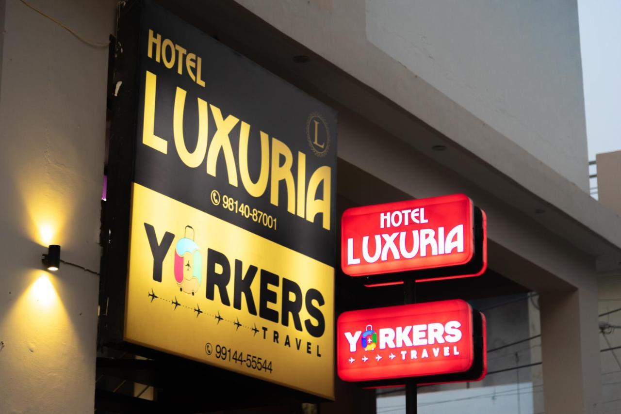 Hotel Luxuria ลูดิฮานา ภายนอก รูปภาพ