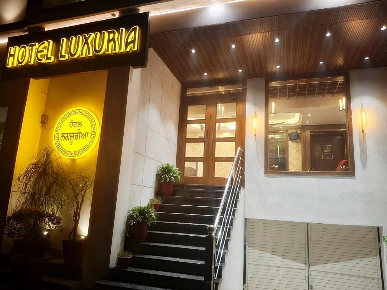 Hotel Luxuria ลูดิฮานา ภายนอก รูปภาพ